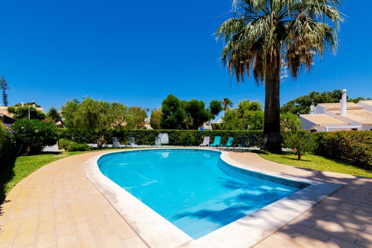 Small Villa 4Pax -Shared Pool @ Homesbyfc อัลบูเฟรา ภายนอก รูปภาพ